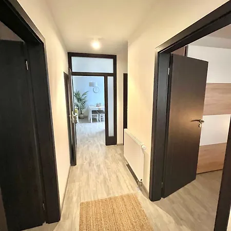 Apartment The Elite Downtown 2- Bedroom Ac & Garage Parking