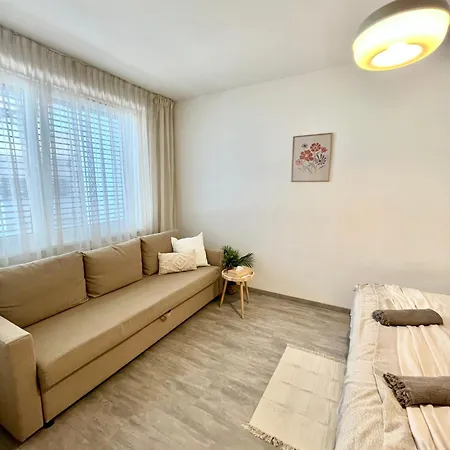 Apartment The Elite Downtown 2- Bedroom Ac & Garage Parking *