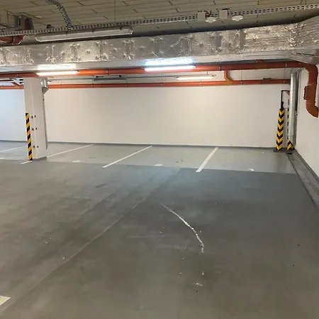 The Elite Downtown 2- Bedroom Ac & Garage Parking Bratislava