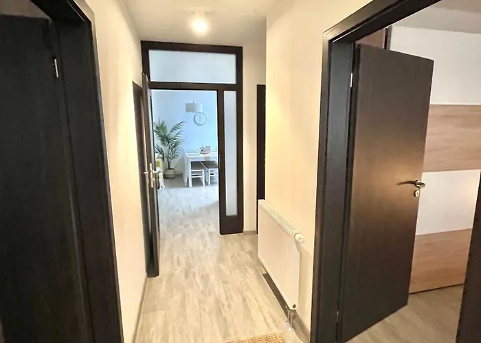 Apartment The Elite Downtown 2- Bedroom Ac & Garage Parking