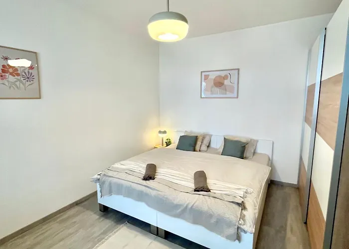 The Elite Downtown 2- Bedroom Ac & Garage Parking Apartman Pozsony