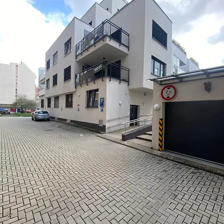 The Elite Downtown 2- Bedroom Ac & Garage Parking Апартаменты